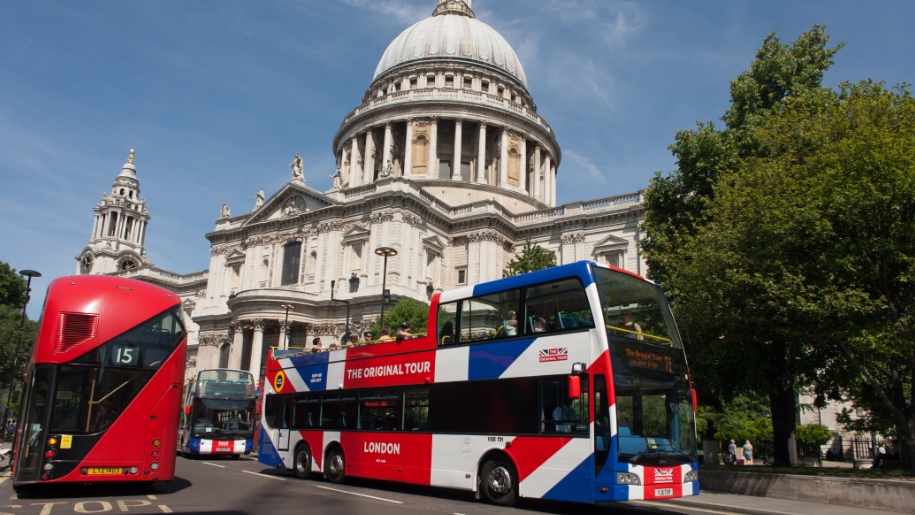 bus in front of St Pauls