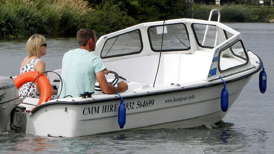 Chertsey Meads Marine Boat Hire Couple in boat