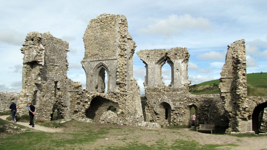 corfe castle ruins