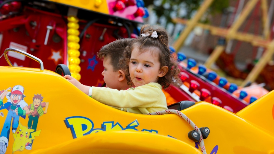 kids in toy car