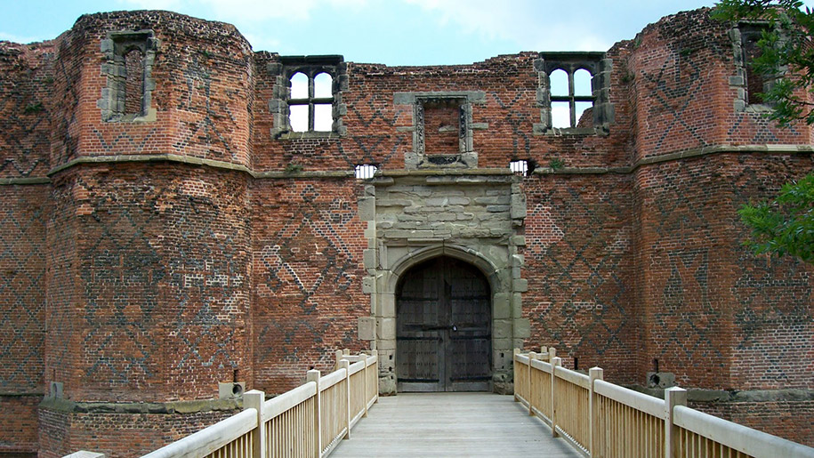 kirby muxloe castle gates