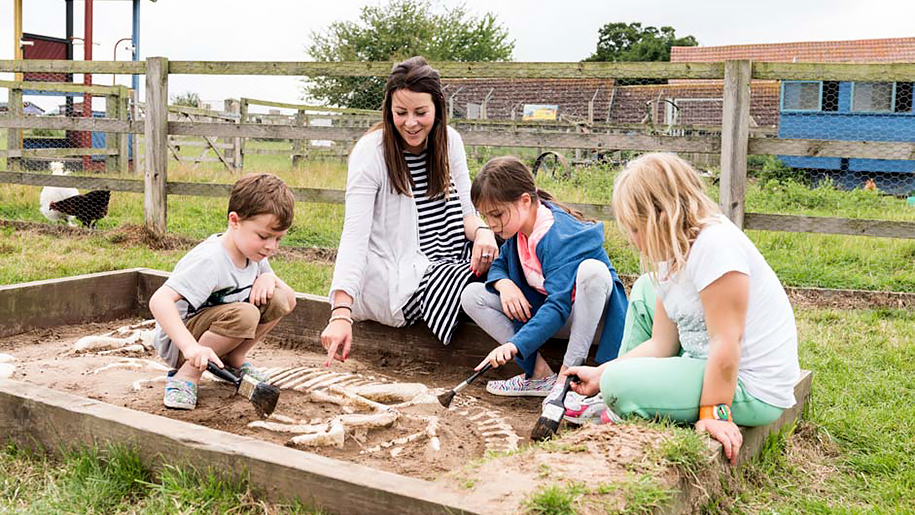 children learning archaeology