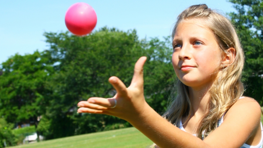girl juggling