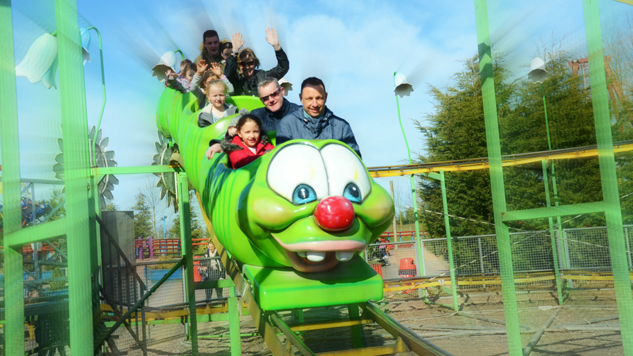 Twinlakes Theme Park family on green caterpilla ride