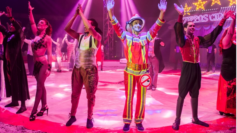 performers at circus