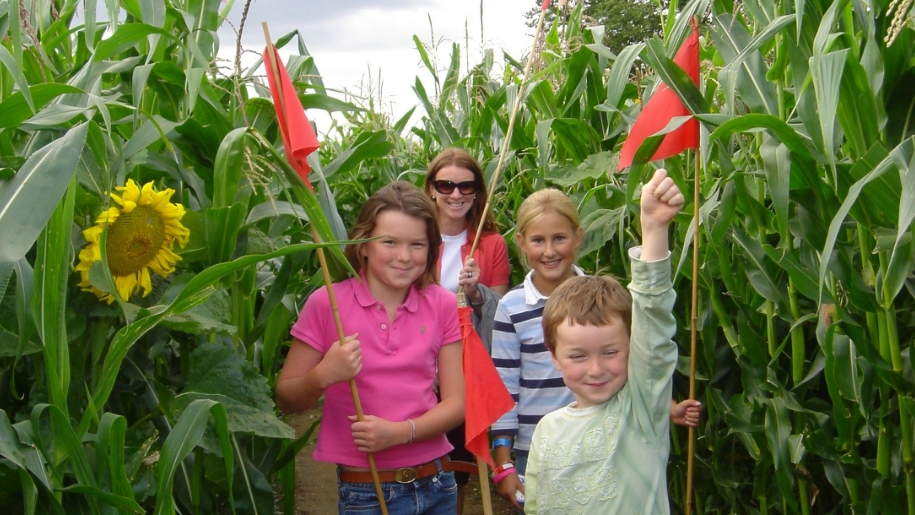 Wistow Maze - Mother and children in maze