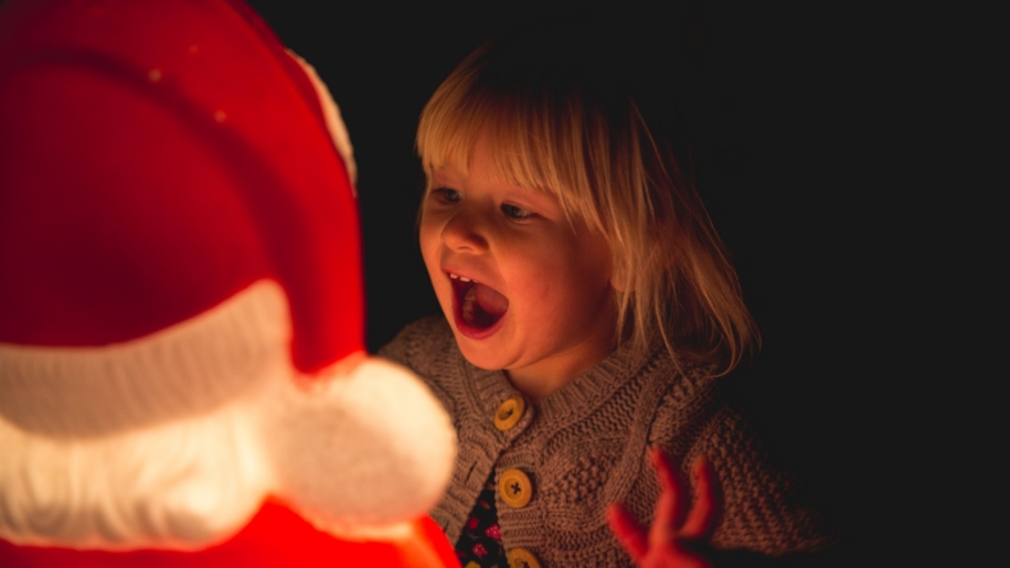 fishers farm child with santa