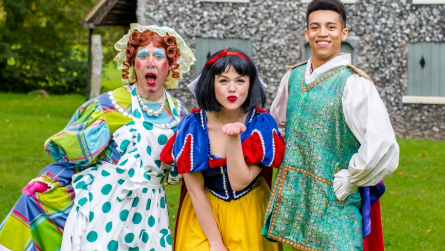 cast of snow white at chelmsford