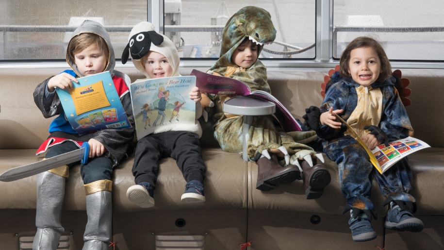 children dressed up for world book day