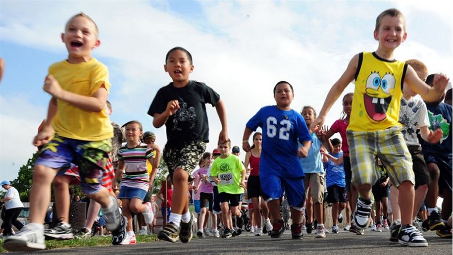 kids running