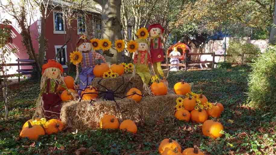 sundown adventureland, pumpkin an scarecrow hay display