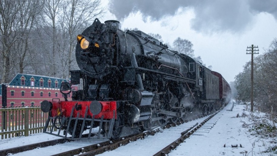 Train at the Churnet Valley Railway in winter.