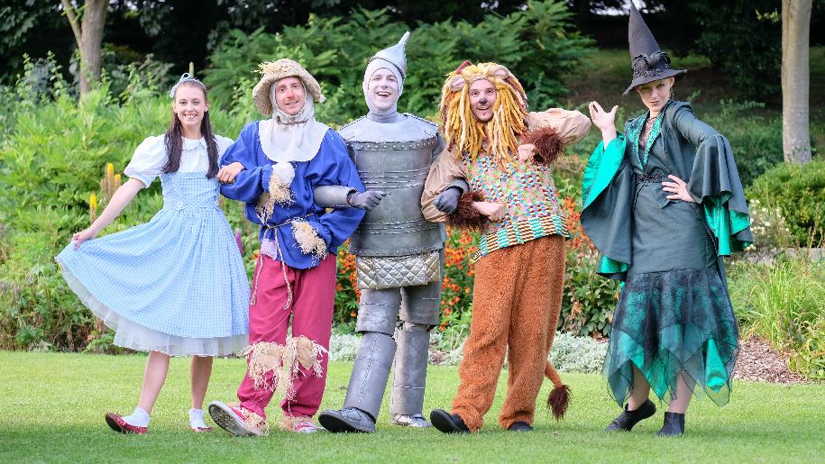 Leeds Castle Wizard of Oz Characters from the play line up