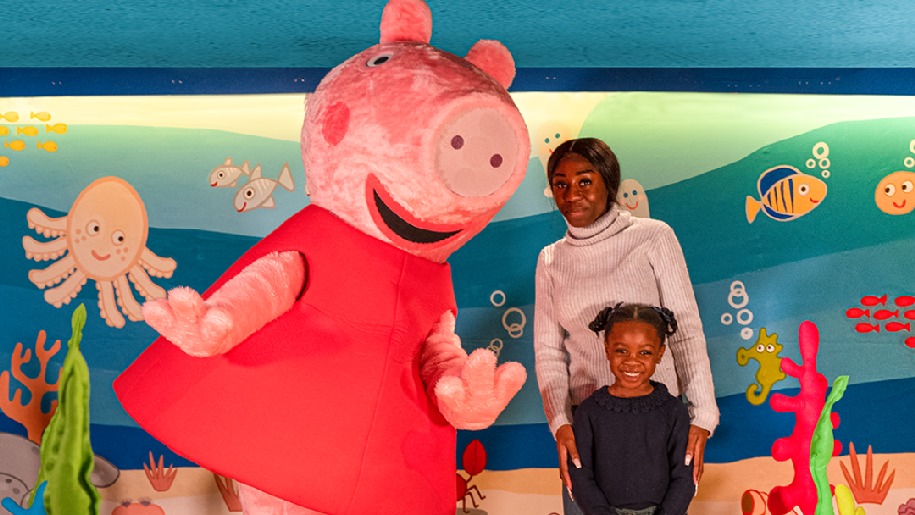 Sea Life Brighton Peppa Pig event with mother and child