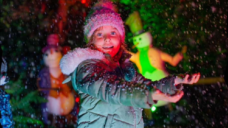 Marwell Glow Christmas 2023 Gild with arms open catching snow