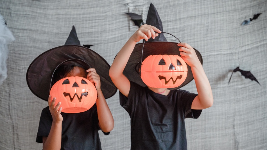 Children in Halloween fancy dress.