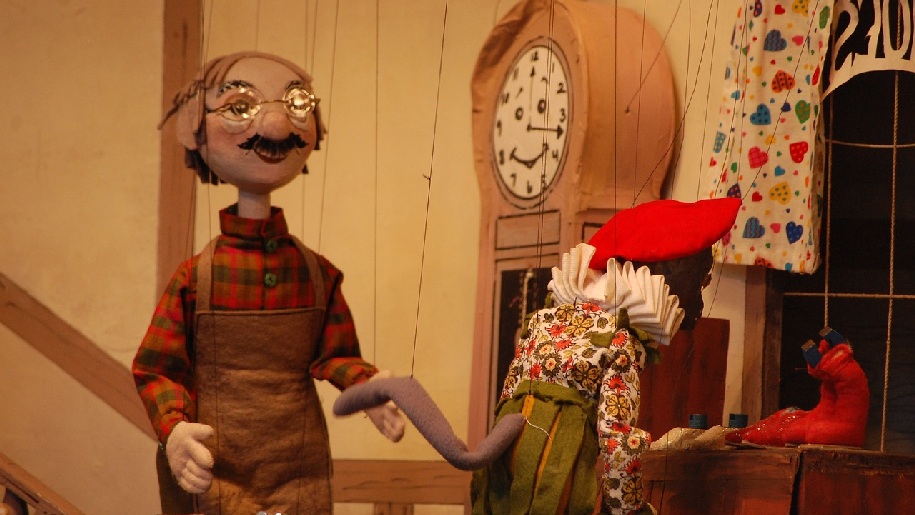 Generic Theatre Image of puppet show for children