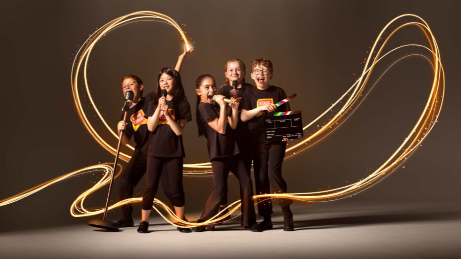 moving lights and stagecoach children posing