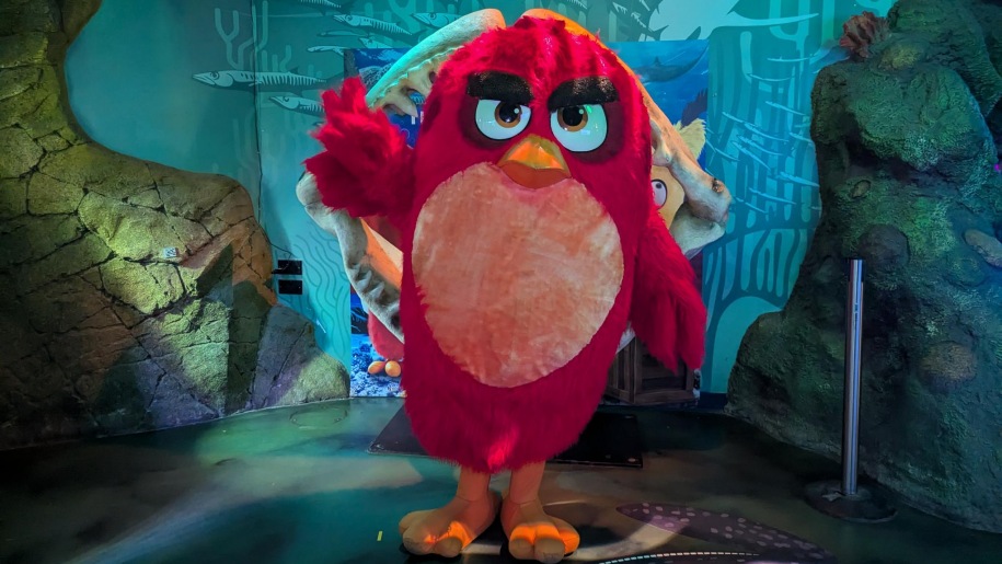 Angry Bird Red waving.