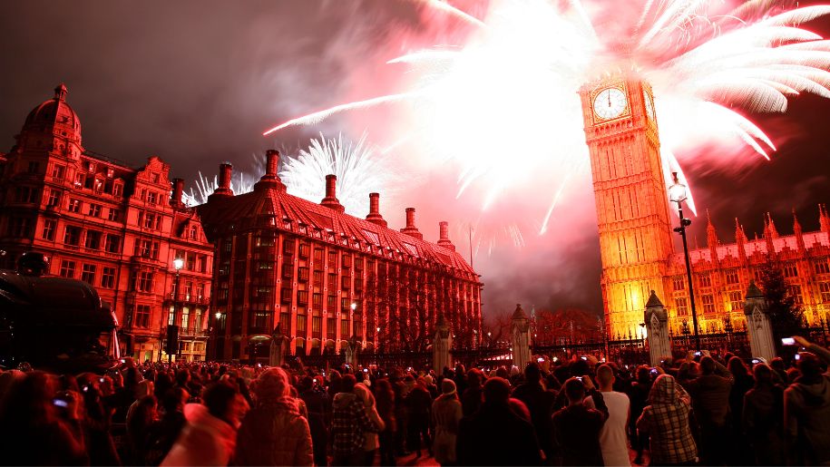 crowd infront of London Big Ben with fireworks