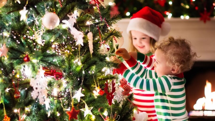 kids decorating the tree