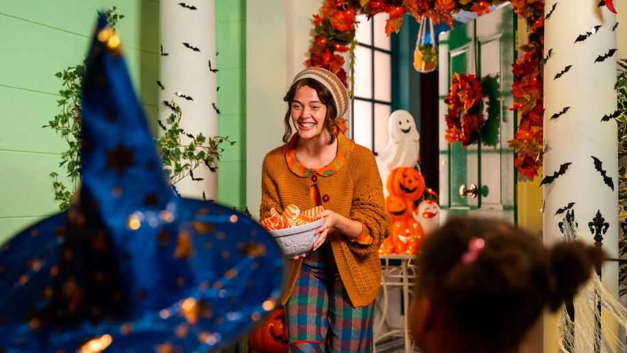 Halloween Trick or Treat scene.