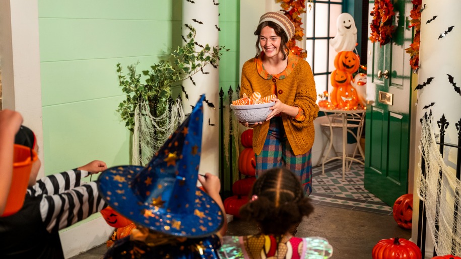 Halloween Trick or Treat scene.
