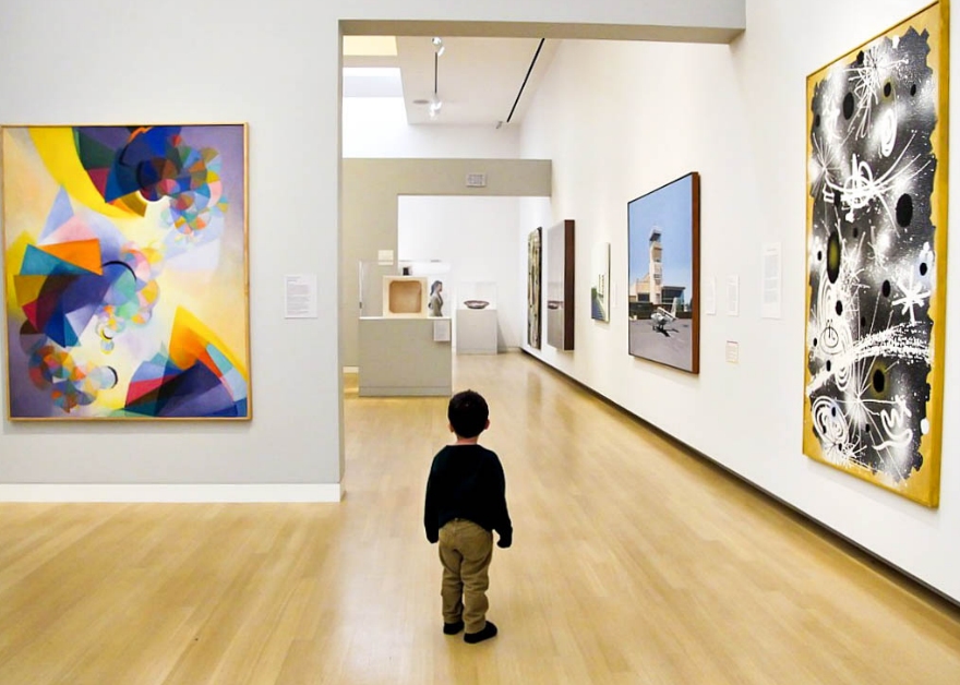 Child at art gallery